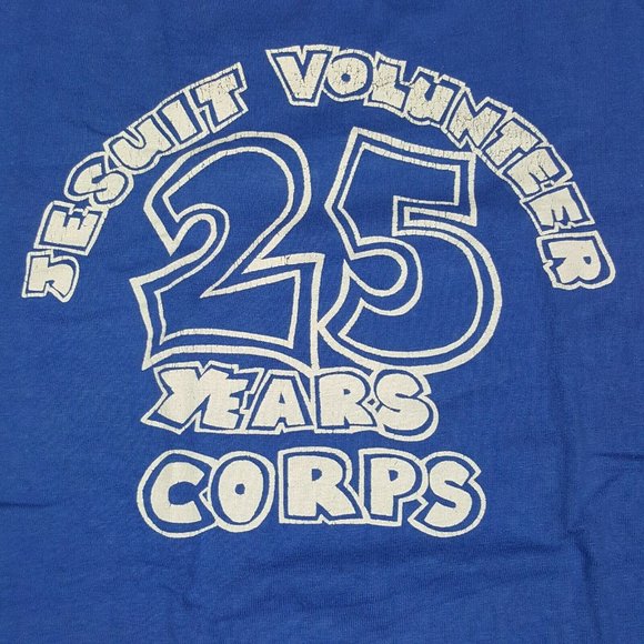 Vtg 80s Jesuit Volunteer Corps T-Shirt M Blue Spell Out 25 Years Catholic Church - Picture 1 of 12